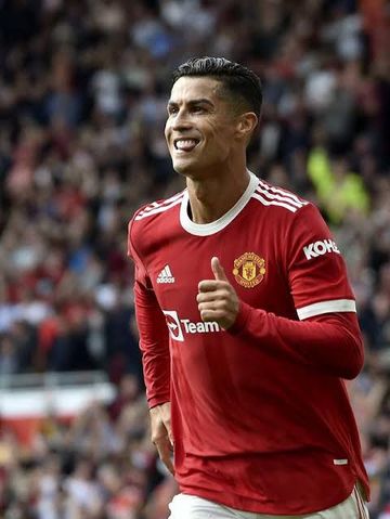 Bola Didorong Dengan Menggunakan Jari jari Tangan Adalah Gerakan pada waktu bola datang, bola didorong dengan jari ...