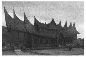 Rumah adat di papua dikenal dengan nama a lamin b. banjar c. honai d. musalaki