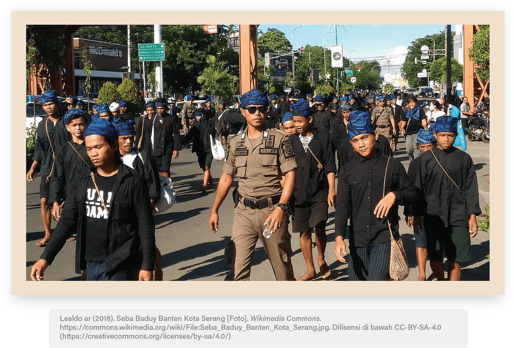 Perhatikan Aktivitas Masyarakat Badui Di Daerah Pe...